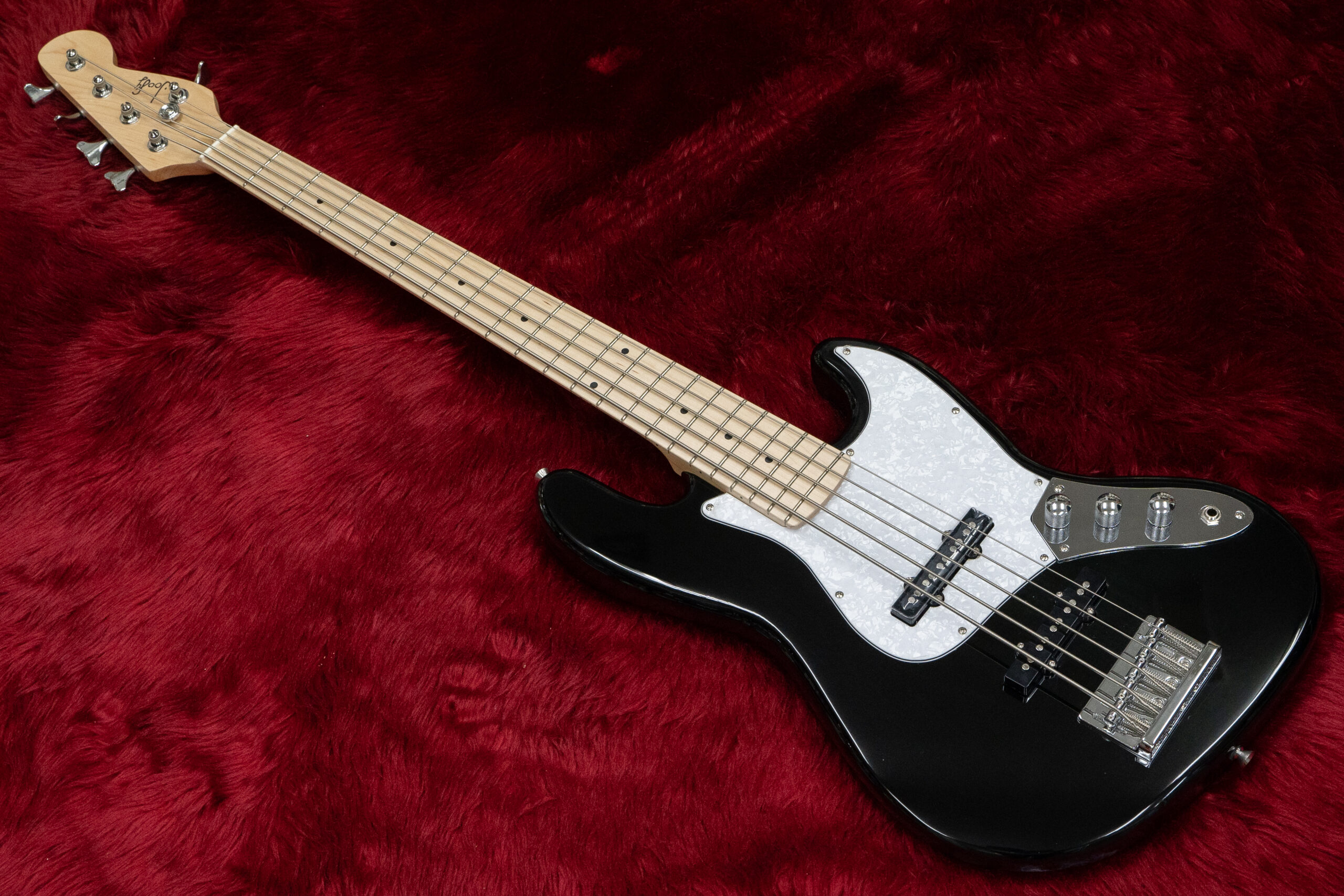 弦を緩めてfendeWoofy basses  Cavalier4